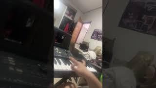 Tocando piano