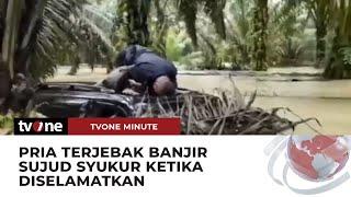 Terjebak Banjir di Tengah Kebun Sawit Pria Sujud Syukur Ketika Diselamatkan  tvOne Minute