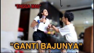 PRANK DANDAN ANEH DIDEPAN DERRY 