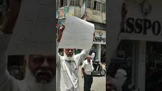 Muslim man with Gujarati placard against Nupur Sharma BJP spokesperson abuses PM Modi