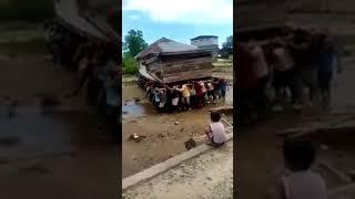 gotong royong mindahin rumah tanpa di bongkar