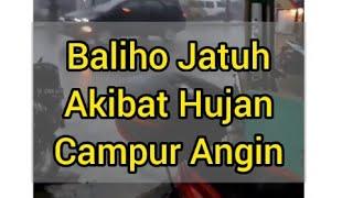 Detik-Detik Baliho Ambruk Di Terjang Hujan Deras Campur Angin