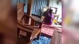 ADU MULUT Ditagih hutangnya malah tidur-tiduran.