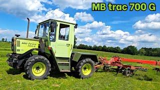 MB trac 700 G mit KONGSKILDE Schwader beim Gras schlauen für Silage 2024