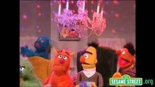 Sesame Street - Bert and Ernie Dancing Monsters