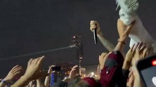 Parkway Drive - Idols & Anchors - Winston crowdsurfing live @Hellfest Clisson France - 1562023
