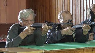 В селе Первомайское прошли соревнования среди пенсионеров по стрельбе из пневматической винтовки