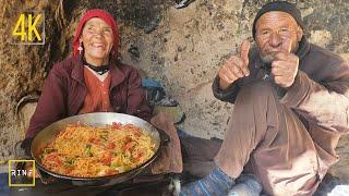 Old Lovers  cooking delicious Spaghetti in a cave  Village Life of Afghanistan 4K  Surviving