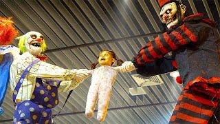 Creepy CLOWNS Animatronic Playing TUG O WAR with Child Halloween Prop at Hauntcon 2020