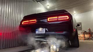 Злой выхлоп на Dodge Challenger 5.7 прямоток крутой звук выхлопа