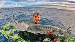 A EMOÇÃO TOMOU CONTA MAIOR PEIXE DA MINHA VIDA FOI PEGO EM UM CAIAQUE NO MEIO DO MAR