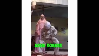 Video Viral Celana anak ini robek saat sholat hingga ibunya ikutan tertawa