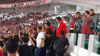 Video Anies Baswedan dihadang Paspamres saat akan Naik Podium Juara persija jakarta