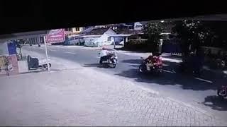 Becak vs sepeda motorBaron.nganjuk