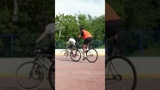 Rusos crean propia versión del polo Usan bicicletas para jugar