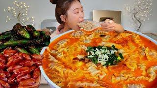 ASMR 뜨끈한 김치만둣국 한그릇 리얼먹방  Kimchi dumpling soup Red pepper kimchi Sausages MUKBANG