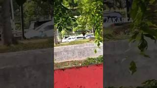 NEKAT BANGET MALING INI NYOLONG TIANG LAMPU DI KELAPA GADING PADAHAL DITERIAKIN WARGA  1722024