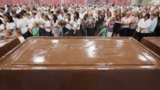 Attempt to set the Guinness world record for the largest chocolate bar