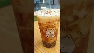 best BUBBLE Milk Tea at Chillin Chillin Cafe Qatar #shorts