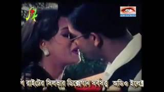 বুকের মাঝে লেগেছে আগুণ। Buker Maje Legeche Agun  Shakib Khan Popy  Bangla Movie Song