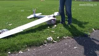 Alles Kaputt Modellflugzeug Crash Flächenbruch beim Looping