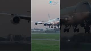 BOEING 747 LANDING