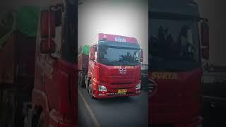 Trucks Siba Surya Melintas