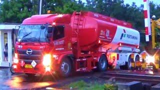 TRUCK BBM  MOBIL TRUK TRUCK TRONTON FUSO FIGHTER HINO RANGER UD QUESTER NISSAN DIESEL AXOR