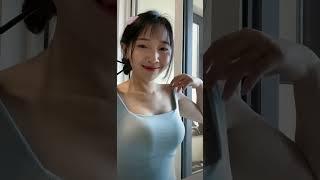 이국적인 아시아의 아름다움은 매우 귀엽고 매우 전문적으로 춤을 춥니 다.The exotic Asian beauty is cute and dances  professionally.