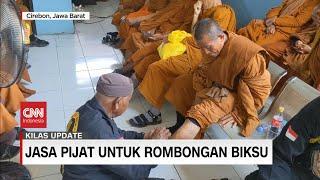 Jasa Pijat untuk Biksu yang Berjalan Kaki dari Thailand Menuju Borobudur