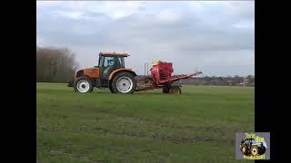 RENAULT ARES 556RX AND KUHN FERTILISER SPREADER