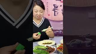 Funny eating and broadcasting