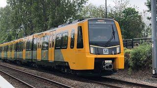 Tyne & Wear Metro Class 555005 leave Howdon