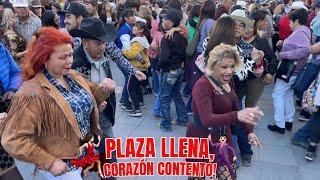 Plaza llena corazón contento️