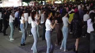 #广场舞 #全民健身 #路人视角 #梦想舞团航少团队 Dance Video  Girl Dance