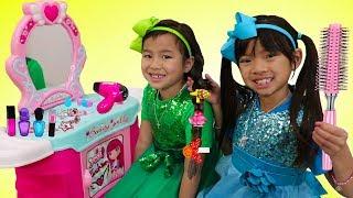 Emma & Jannie Pretend Play w Hair Styling Beauty Salon & Cute Kids Hair Styles Toys