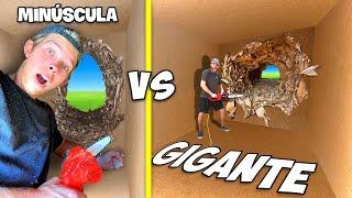 Escapando de Uma Parede de 100 Camadas de Papelão Minúscula vs GIGANTE *APRISIONADOS*