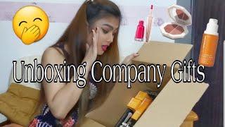 UNBOXING COMPANY GIFTS whats inside the box Fenty Beauty Marc Jacobs Beauty KVD Vegan Beauty