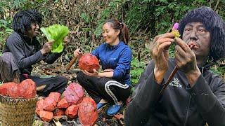 Join the Forest People to find treasures sunk deep underground - Loc Thi Huong