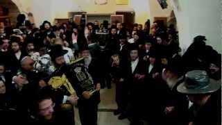 Hachnasas Sefer TorahAmazing Hasidic dance amazing