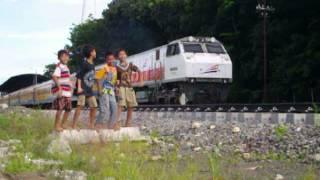 Kereta Api Kertajaya Berangkat Stasiun Lamongan