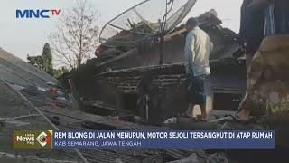 Diduga Rem Blong Motor Sejoli Tersangkut di Atap Rumah Warga di Semarang - LIP 0305