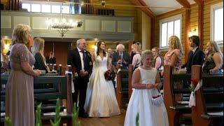 Bride surprises with singing in the church on her wedding day