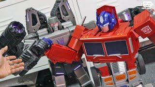 Robosen -Auto Transforming Megatron VS Optimus Prime