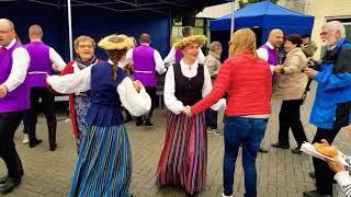 Latvian folk dance together with spectators Oira in Germany Schwalbach 2019