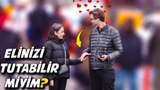 YOLDA YÜRÜRKEN GÜZEL BİR KIZ ELİNİZİ TUTARSA?