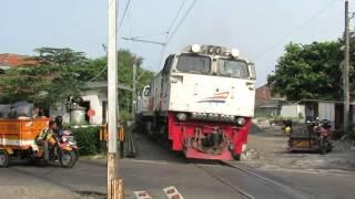 Kereta Api Pangrango berangkat dari Stasiun Bogor Paledang