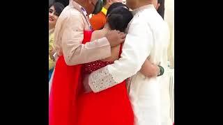 भाई Full advantage ले रहा  Kajol Amazing Hug looking Hot  Kajol oops moment