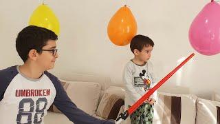 Buğra Pinyata Balonları Patlattı Berat Sürprizleri Topladı. Eğlenceli Çocuk Videosu