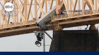 Video shows moments where woman nearly drives off Kentucky Bridge